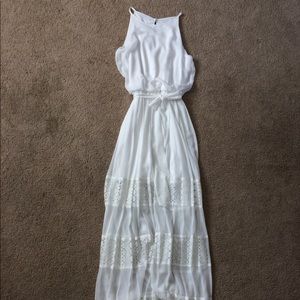 LIKE NEW white Bisou Bisou maxi dress